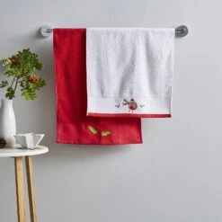 Robins & Holly Christmas Guest Towel Pair