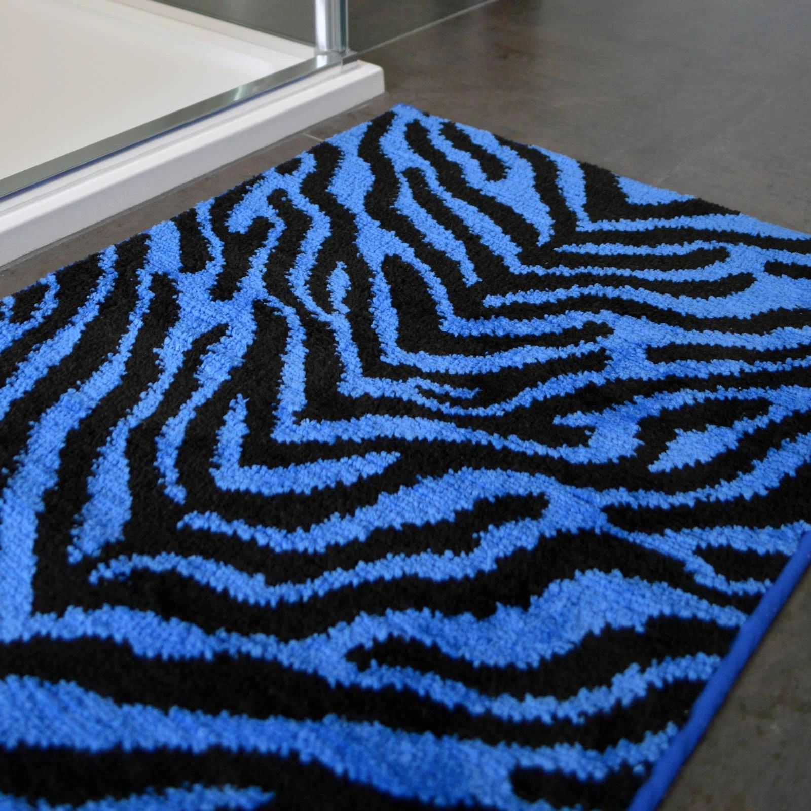 Allure Zebra Print Non-Slip Bath Mat Blue 5 Allure Zebra Print Non-Slip Bath Mat Blue - Image 3
