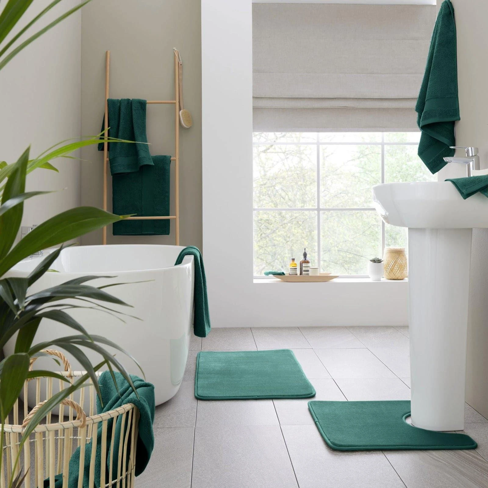 Antibacterial 100% Cotton Bathroom Towels Forest Green 6 Antibacterial 100% Cotton Bathroom Towels Forest Green - Image 4