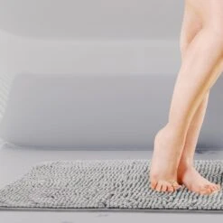 Noodle Non-Slip Chenille Bath Mat Silver