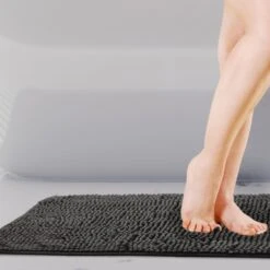 Noodle Non-Slip Chenille Bath Mat Black