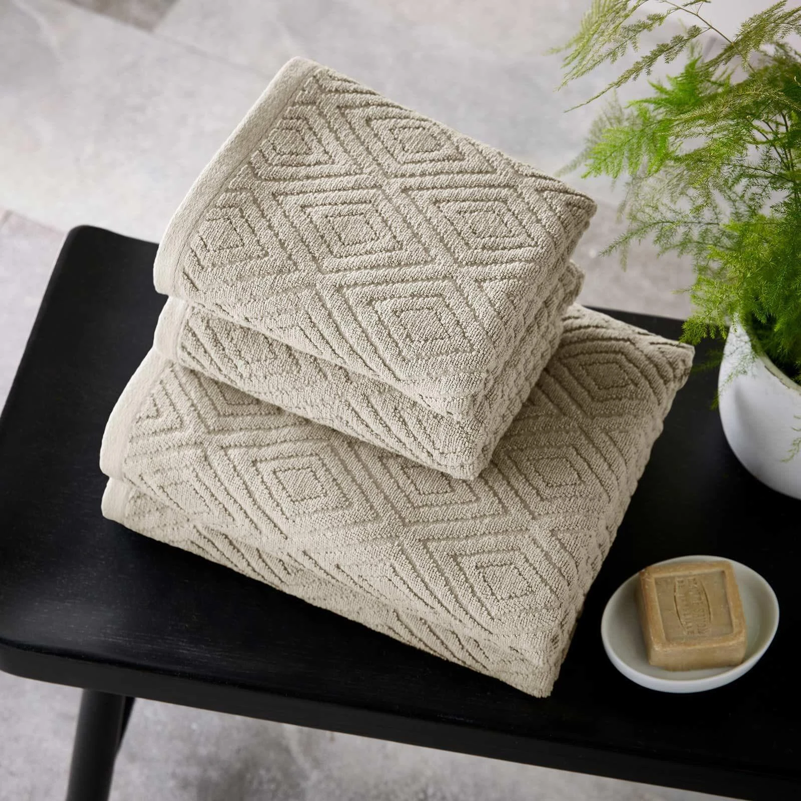 Diamond Geo Sculpted 4 Piece Towel Bale Natural 4 Diamond Geo Sculpted 4 Piece Towel Bale Natural - Image 2