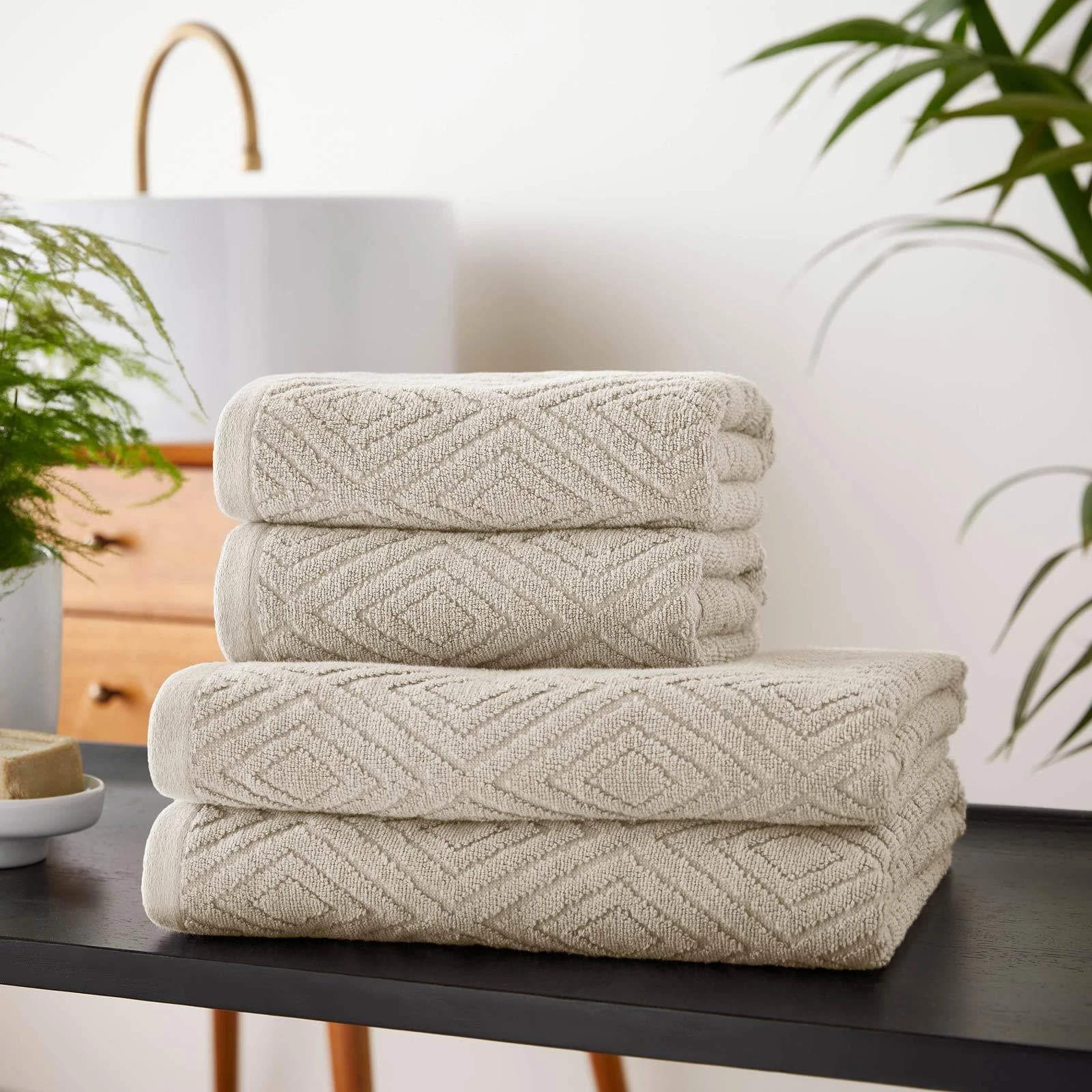 Diamond Geo Sculpted 4 Piece Towel Bale Natural 3 Diamond Geo Sculpted 4 Piece Towel Bale Natural